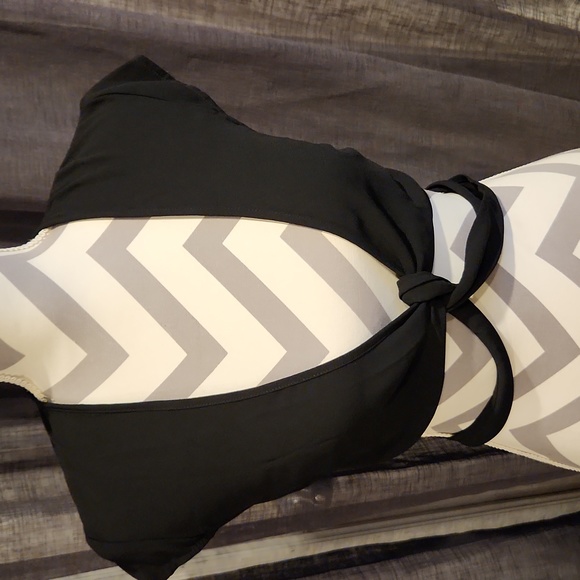 NA KD Black Cap Sleeve Wrap Crop Top Sz 34 - Picture 6 of 8